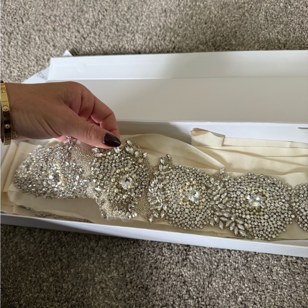 Vera Wang Silver Crystal Embellished Belt